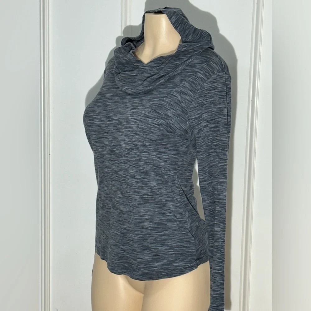Columbia Hooded Long Sleeve
Gray Shirt Size Médium - Picture 2 of 4
